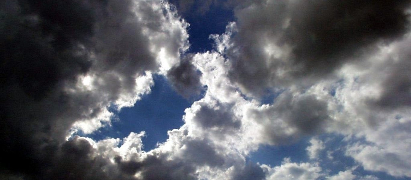 Βροχές αλλά και υψηλές θερμοκρασίες μέχρι το Σάββατο